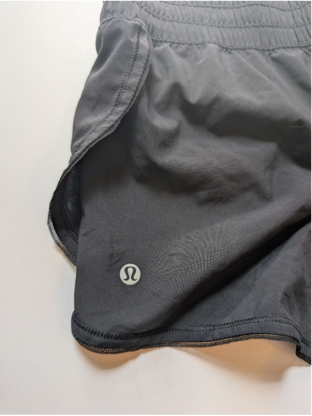 Lululemon Seek The Heat Short II (2.5") size 8 in EUC - Picture 10 of 11